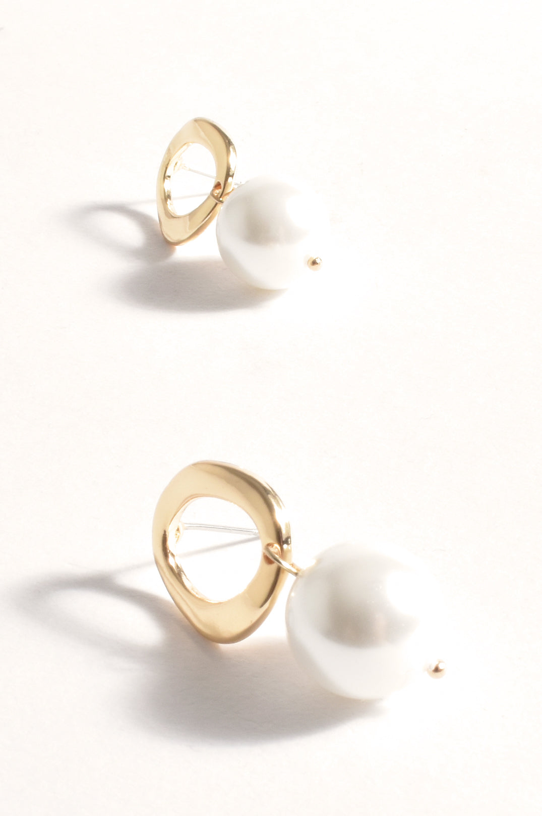 Pearl Drop Cut Out Circle Top Earrings - Gold