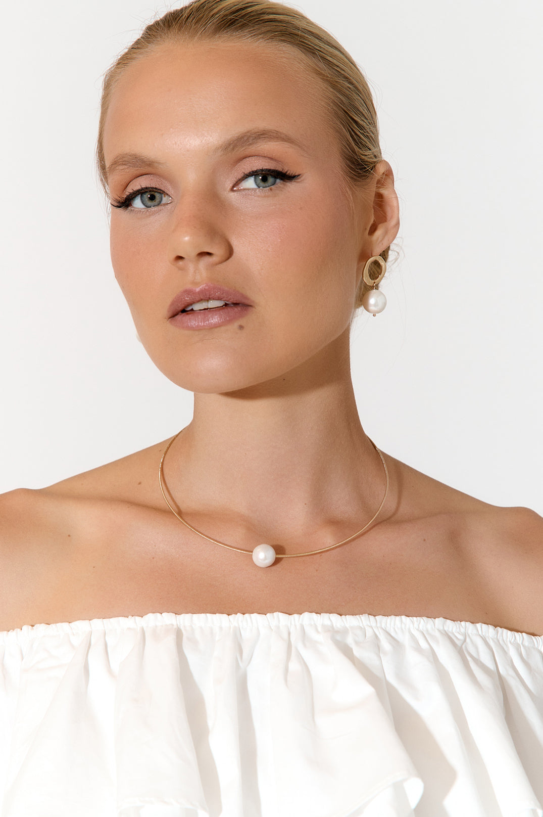 Pearl Drop Cut Out Circle Top Earrings - Gold