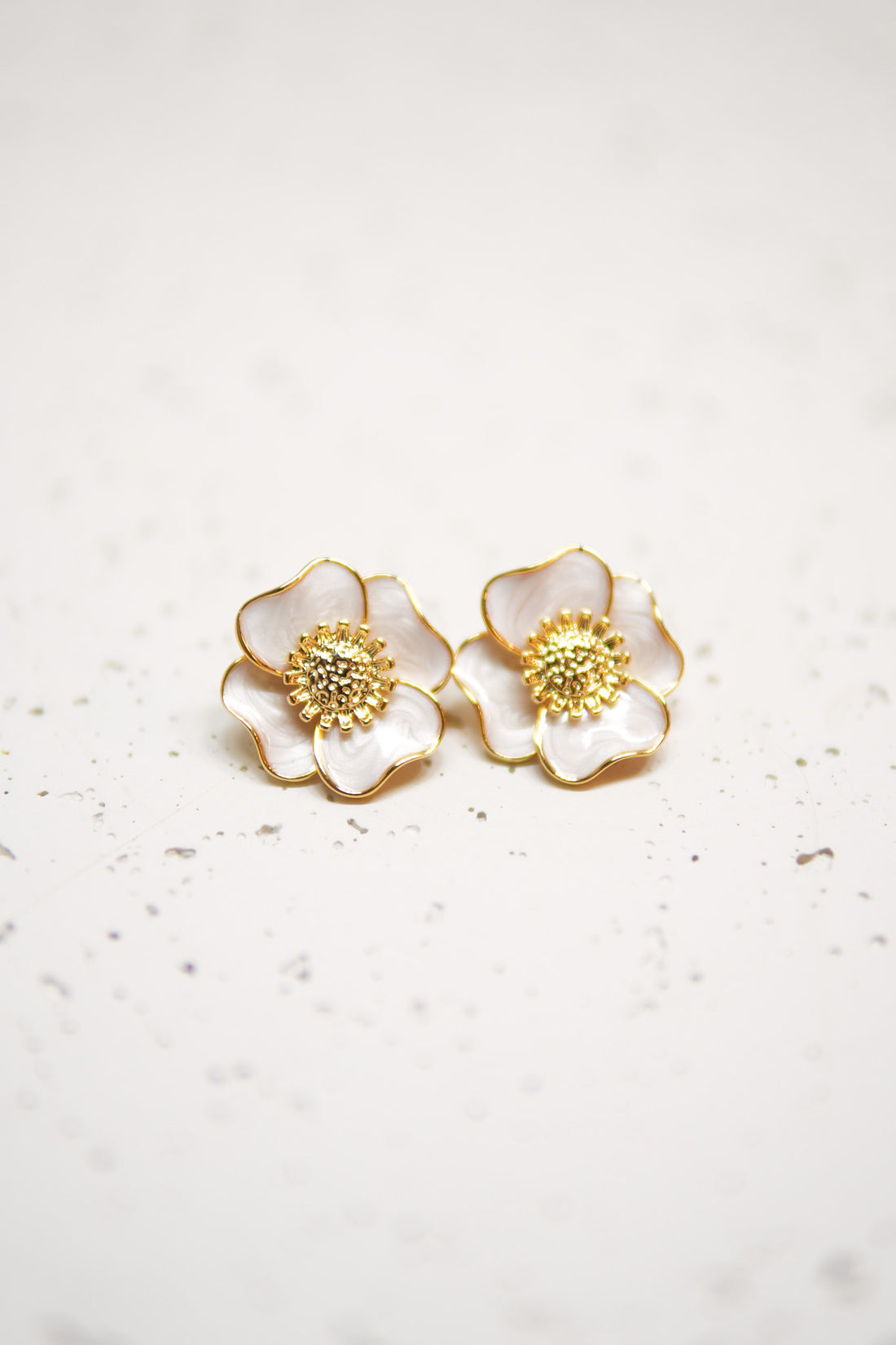 Aura Petal Earring - Ivory
